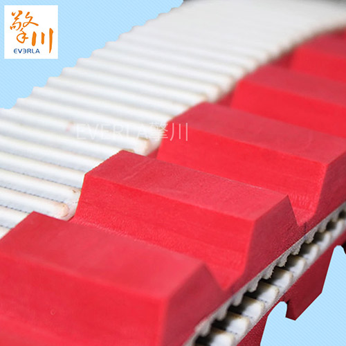 表面加紅膠開槽<a href='http://m.china-aero.com/' target='_blank'><u>PU同步帶</u></a>細節圖